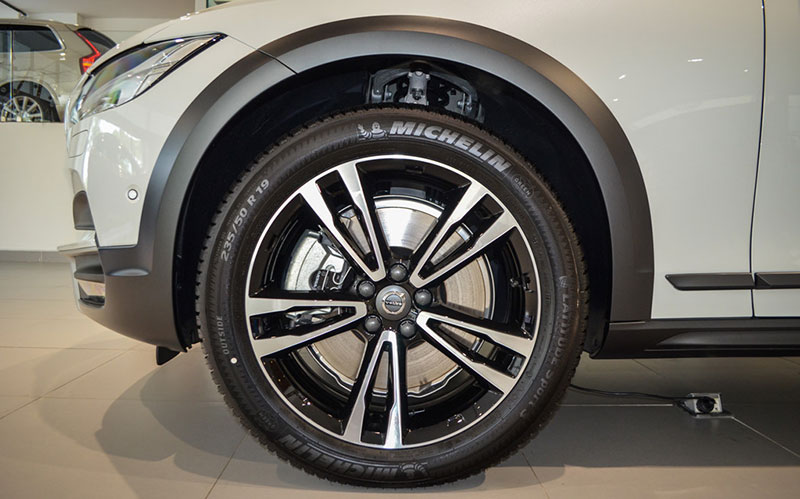 Volvo V90 Cross Country 2018 hàng độc tại Việt Nam